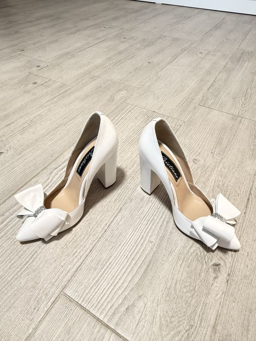 Vand pantofi mireasa 37 noi