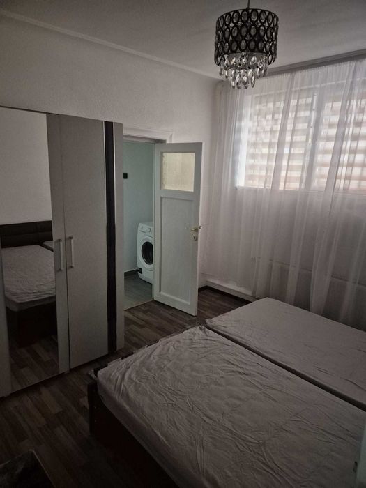 Apartament de inchiriat 3 camere zona Universitate