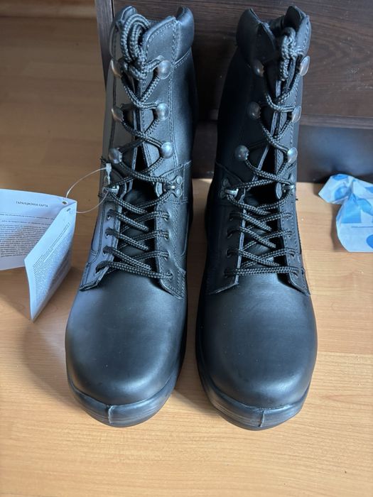 Продавам кожени кубинки 42 номер