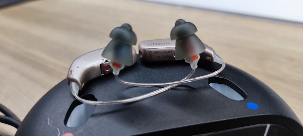 Aparat auditiv Oticon More1 cu Oticon mini Rite R