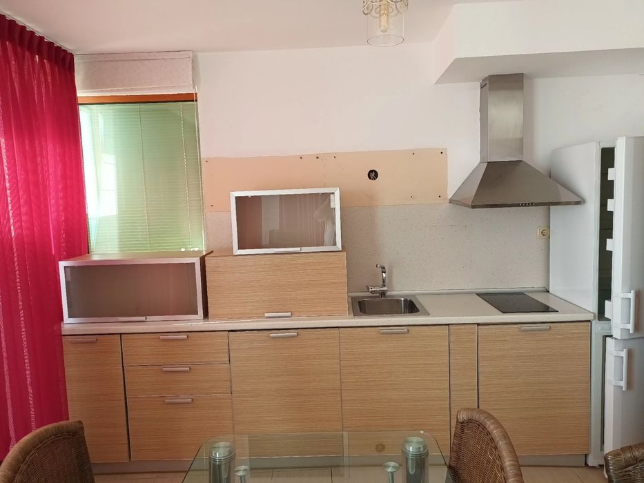 Кухня с шкафчета и котлон