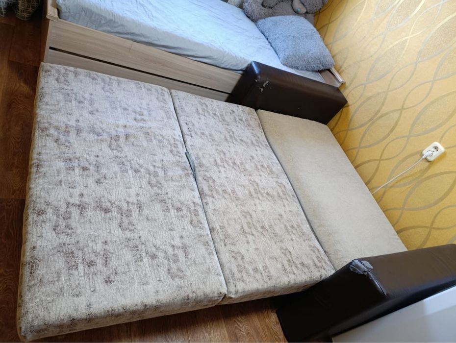 Продается мини диван