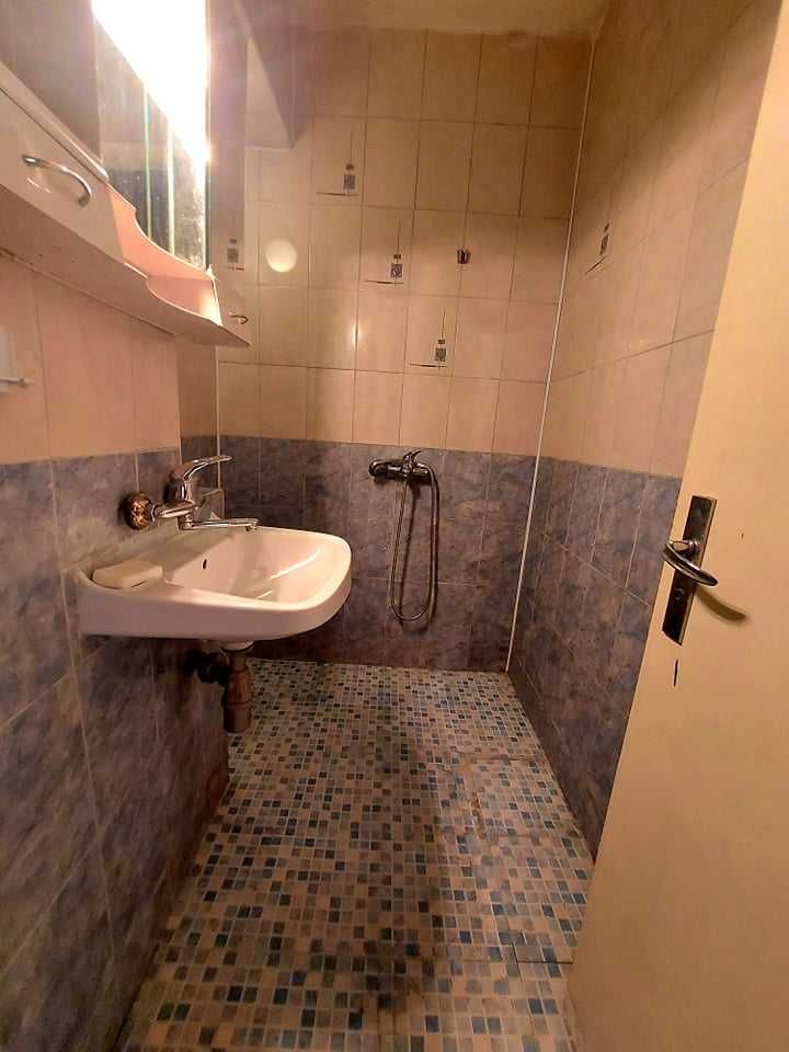 Дава се под наем Тристаен апартамент в Бургас, Изгрев - 100 кв.м за 127.5 € - Снимка #11