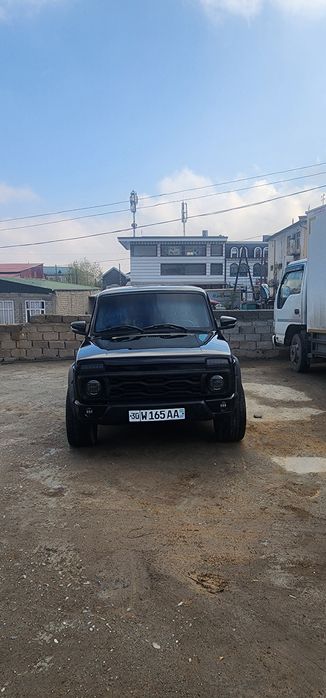 NIVA mers salon qilingan yoʻltanlamas aftomobili sotiladi