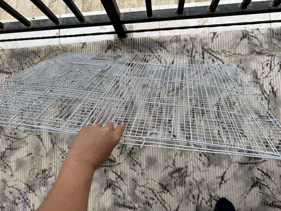 Продается клетка ,поильник, ковер, горшок