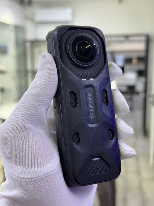 Экшен камера Insta 360 X4
