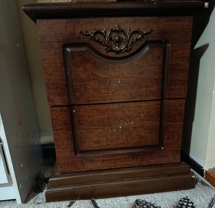 Mebel srochna sotiladi.