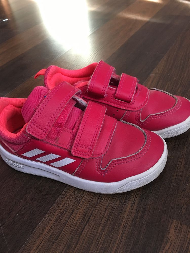 Маратонки Adidas за момиче