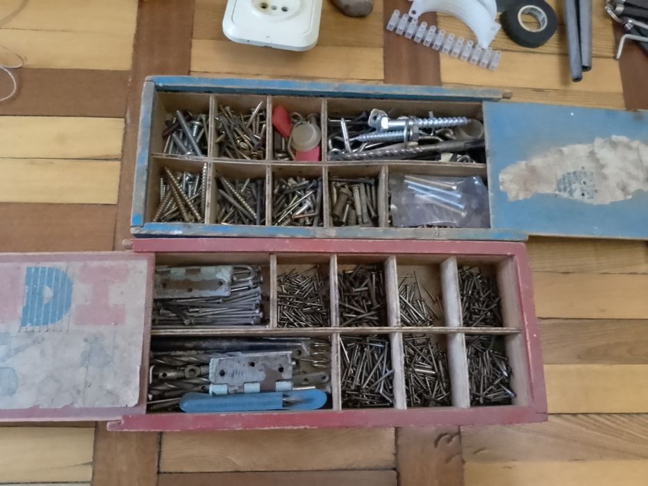 Продаются строительные инструменты.