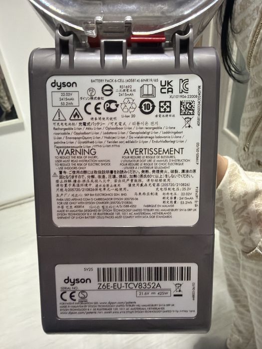 Aspirator Dyson V8 - stare foarte buna