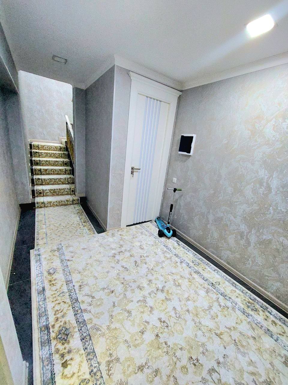 Квартира сотилади. Сергели 3а.  4+3/1/10.  260м²