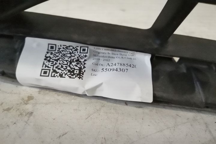Долна предна централна решетка Оригинална В добро състояние AMG Мерцед