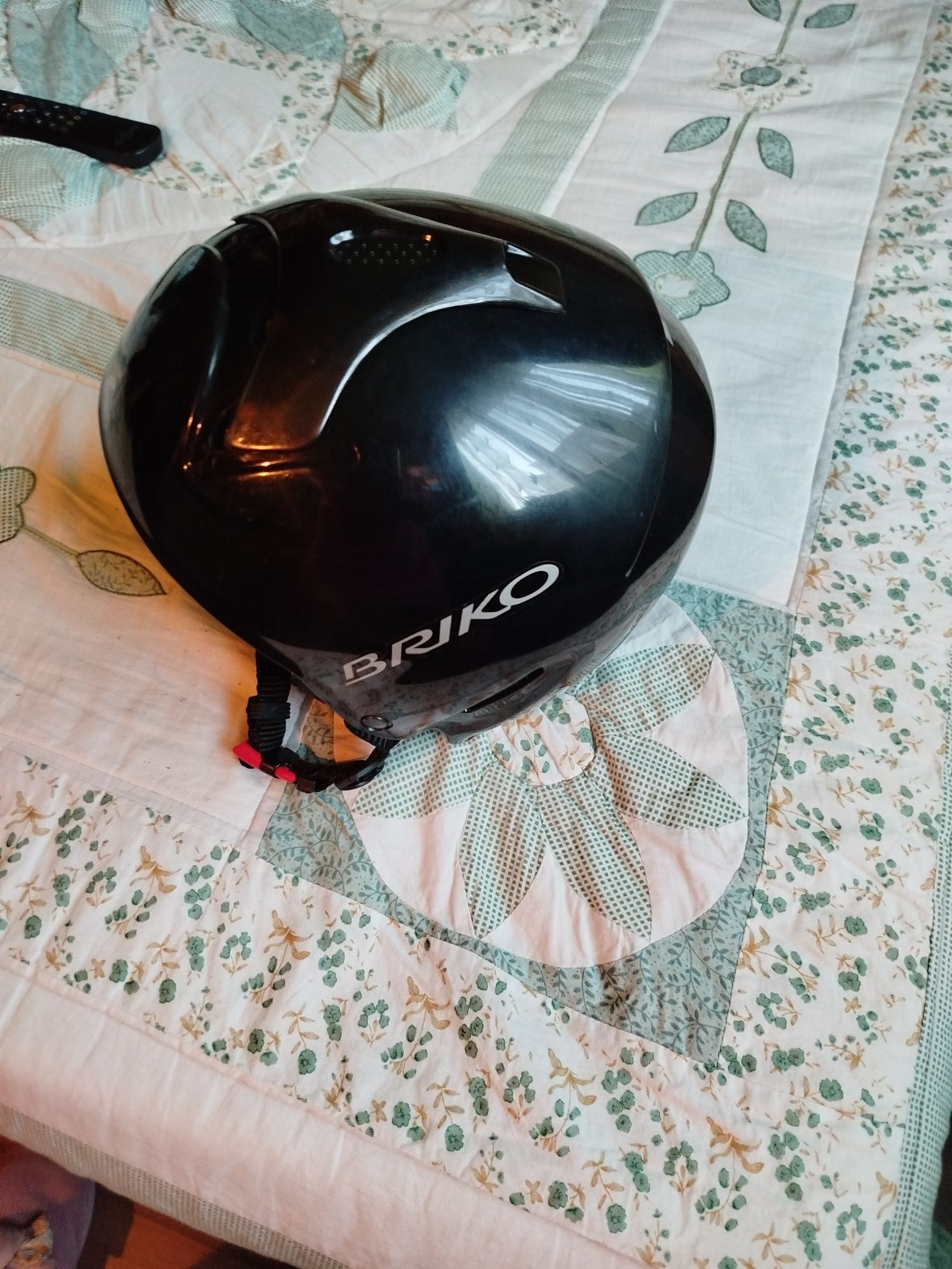 Каска за ски BRIKO..