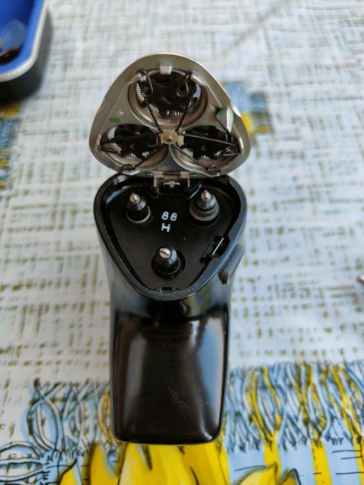 Aparat de ras electric rusesc