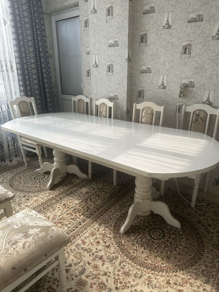 Стол со стульями