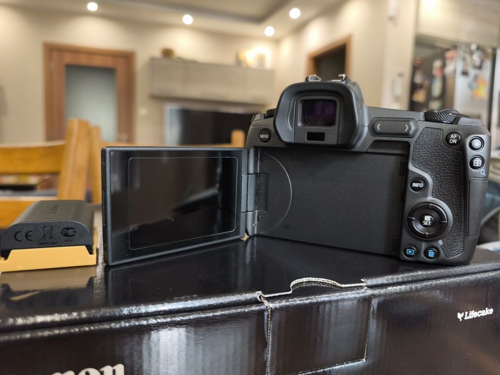 Canon EOS R фотоапарат