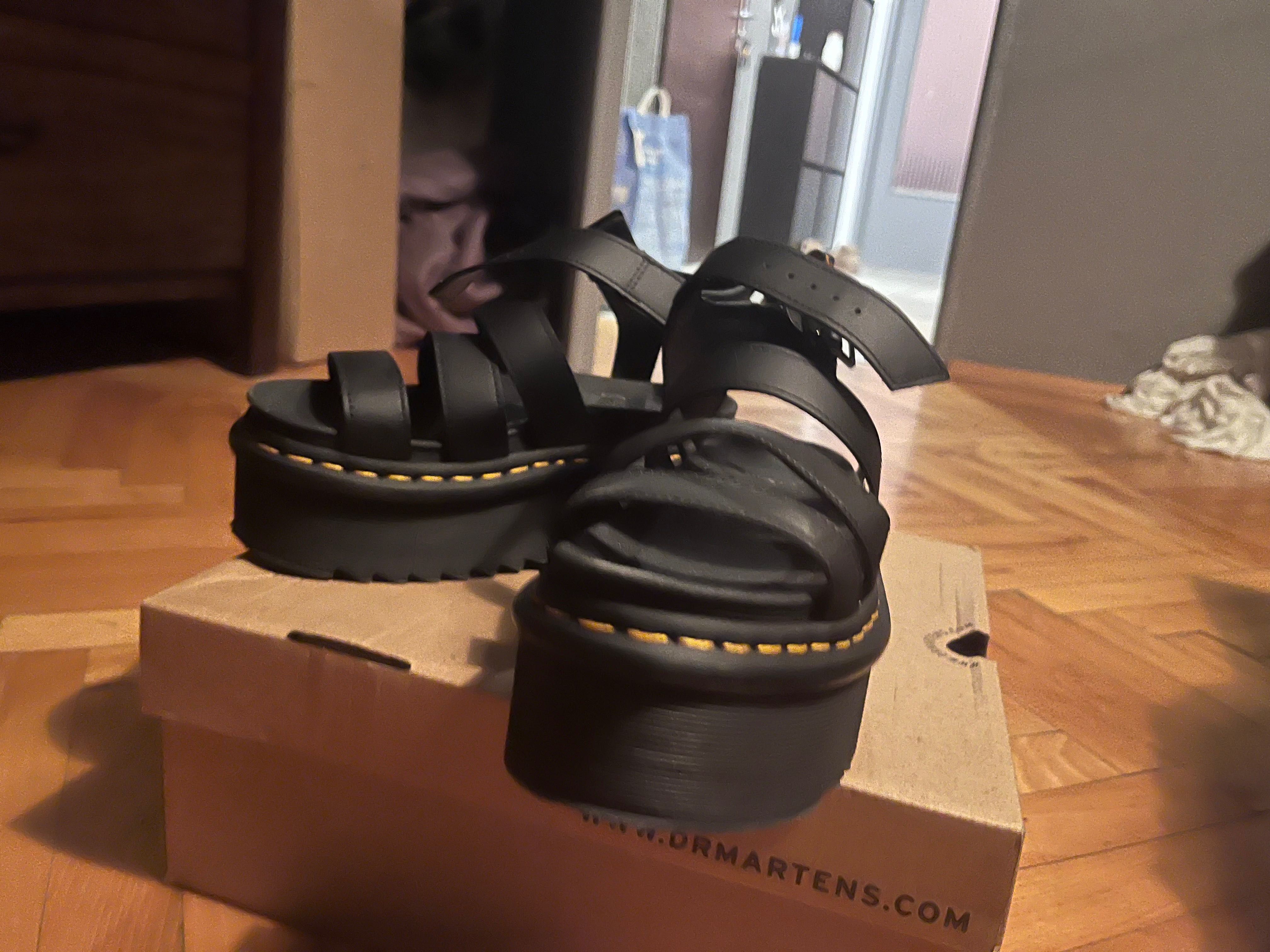 Сандали Dr. Martens