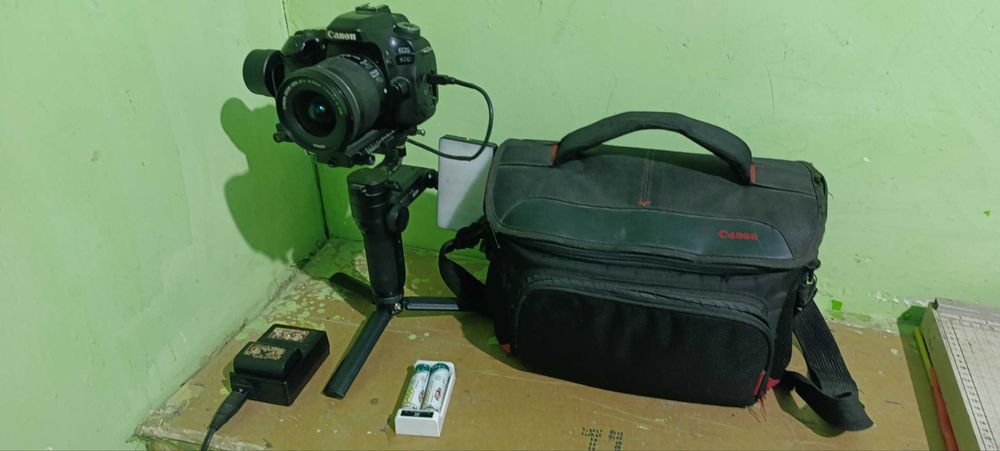 Canon 80 D 10 ga 18 obektiv + stablizator ziyun xolati yaxshi