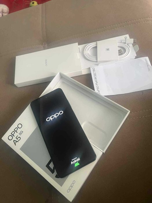 Чисто нов телефон.