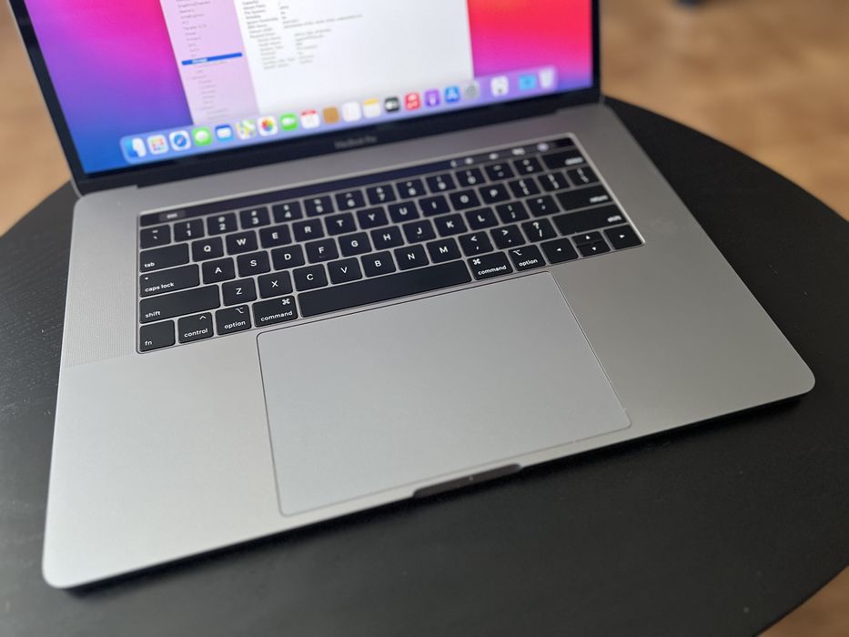 Отличен MacBook Pro 15” 2.9i9 8-Core 32GB 1TB 4GB Video