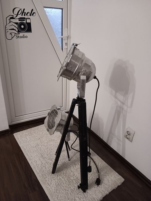 Lămpi de podea cu trepied