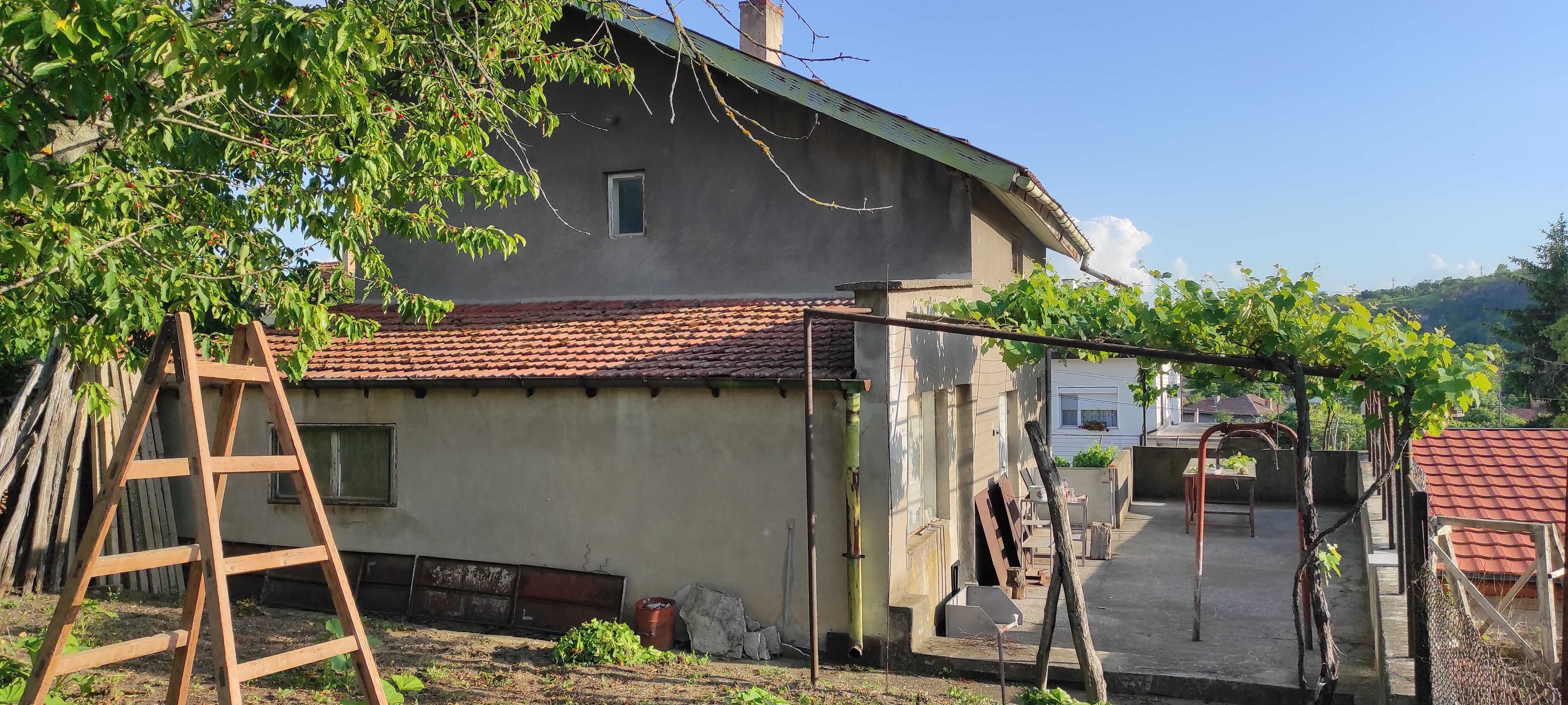 Продавам къща в село Красен