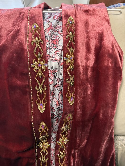 Продаю очень красивый бешпент от сыргалым