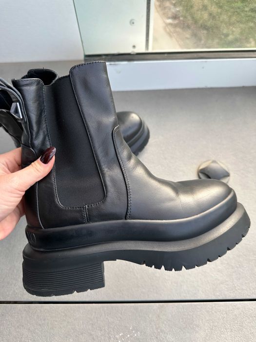 Ghete de iarna din piele Valentino 35/36