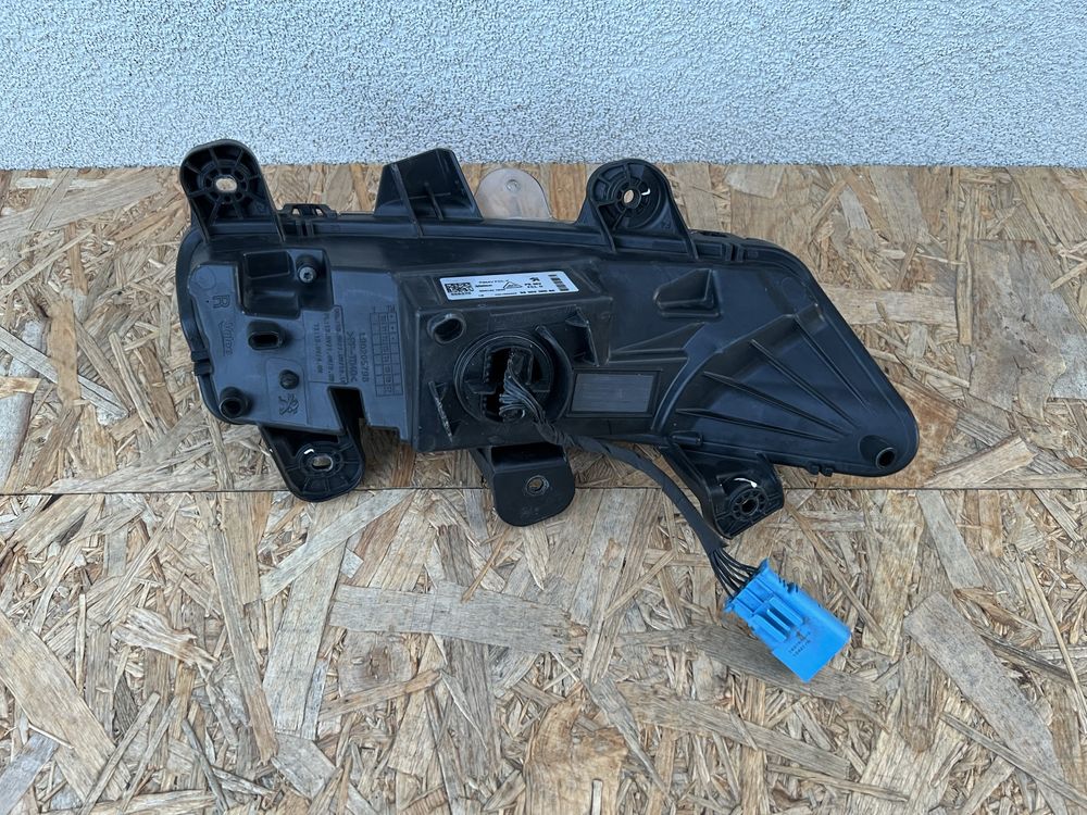 Proiector DRL DayLight LED dreapta Peugeot 3008 5008 II Facelift 2020+