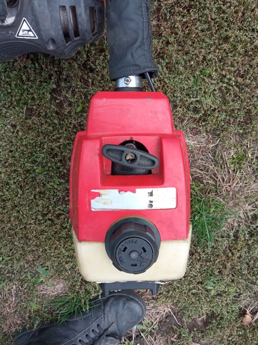 Vand 2x motocoase pe benzina defecte