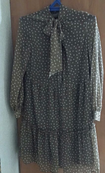 Продам платье в горошек коричневое