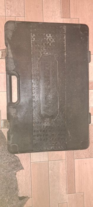 Набор инструментов  цена 55000 есть торг .