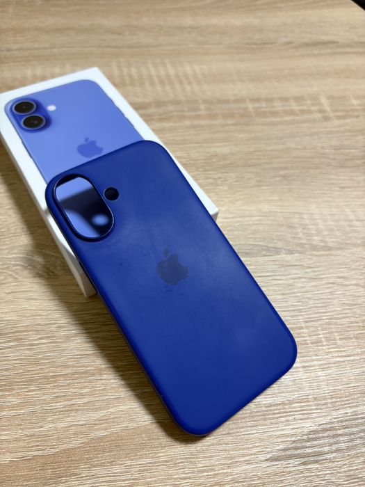 iPhone 16, Ultramarine + оригинален кейс на Apple