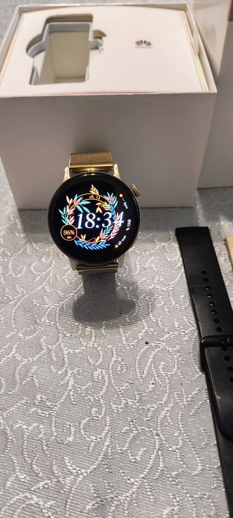 Продавам 2 смарт часовника Huawei Watch GT 3 (мъжки и дамски) + Подаръ