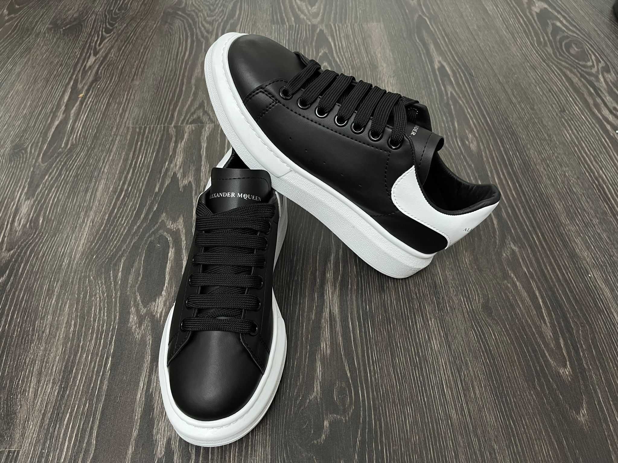 Alexander McQUEEN white&black