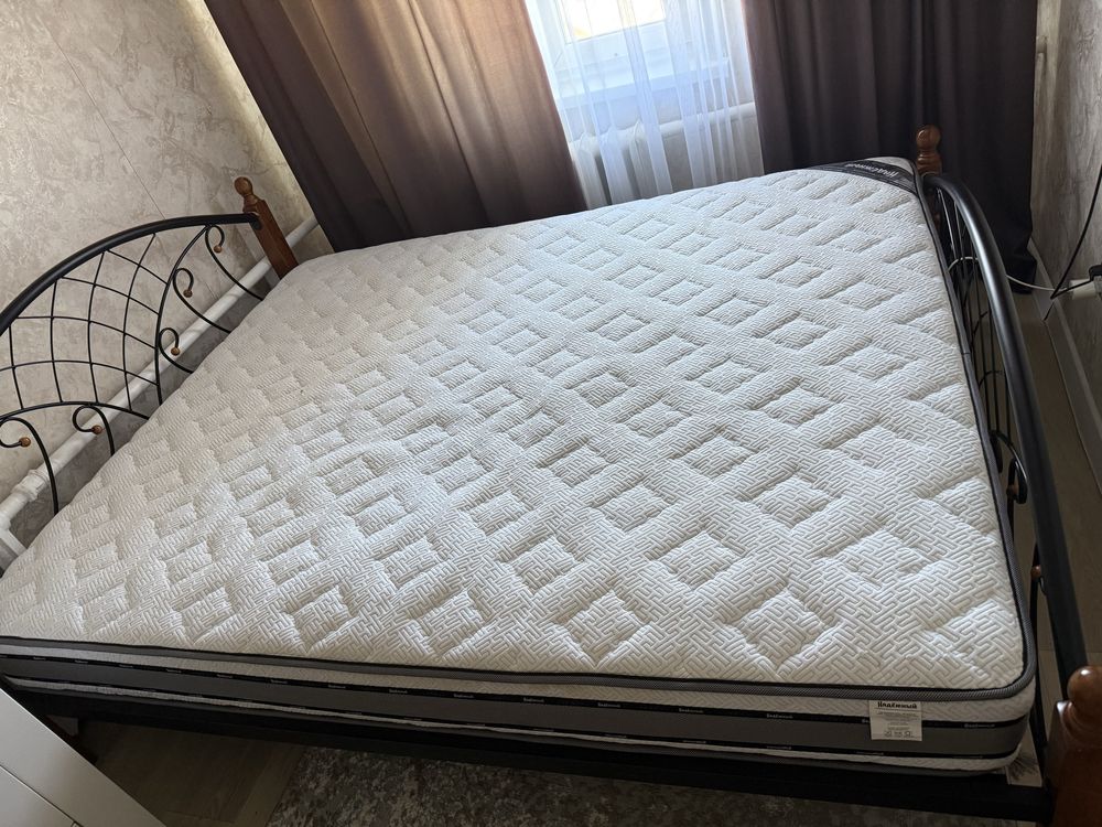 Продам 2 спальную коовать с матрацем