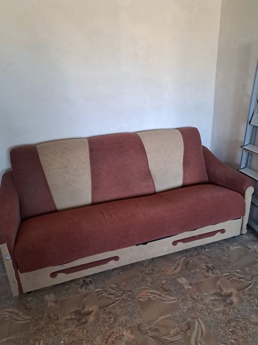 Дарю диван. Мягкий удобный. Раскладывается