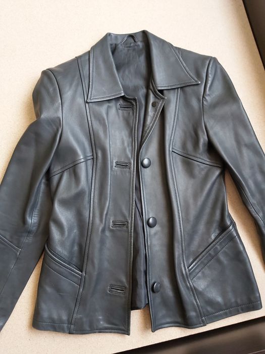 Geaca neagra din piele pt.dame