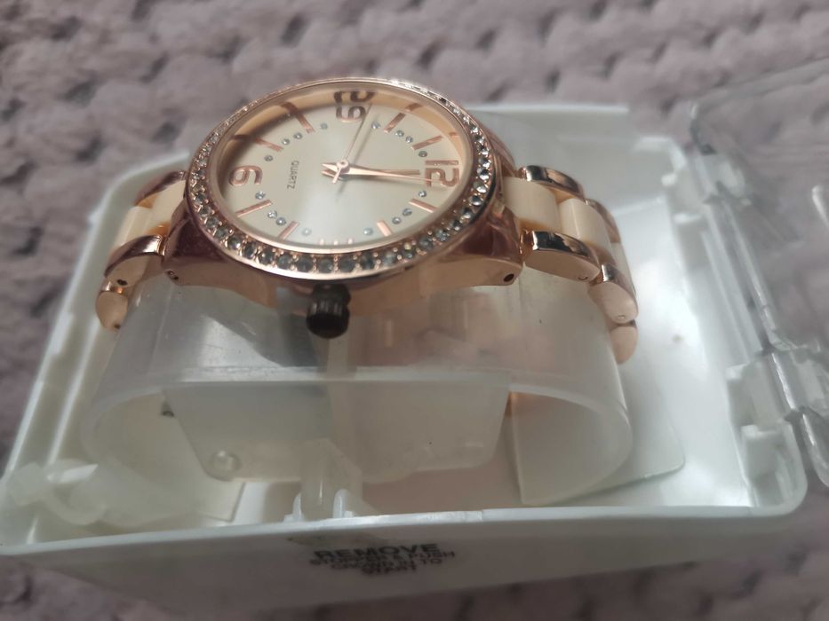 Ceas damă cu brățară metalică