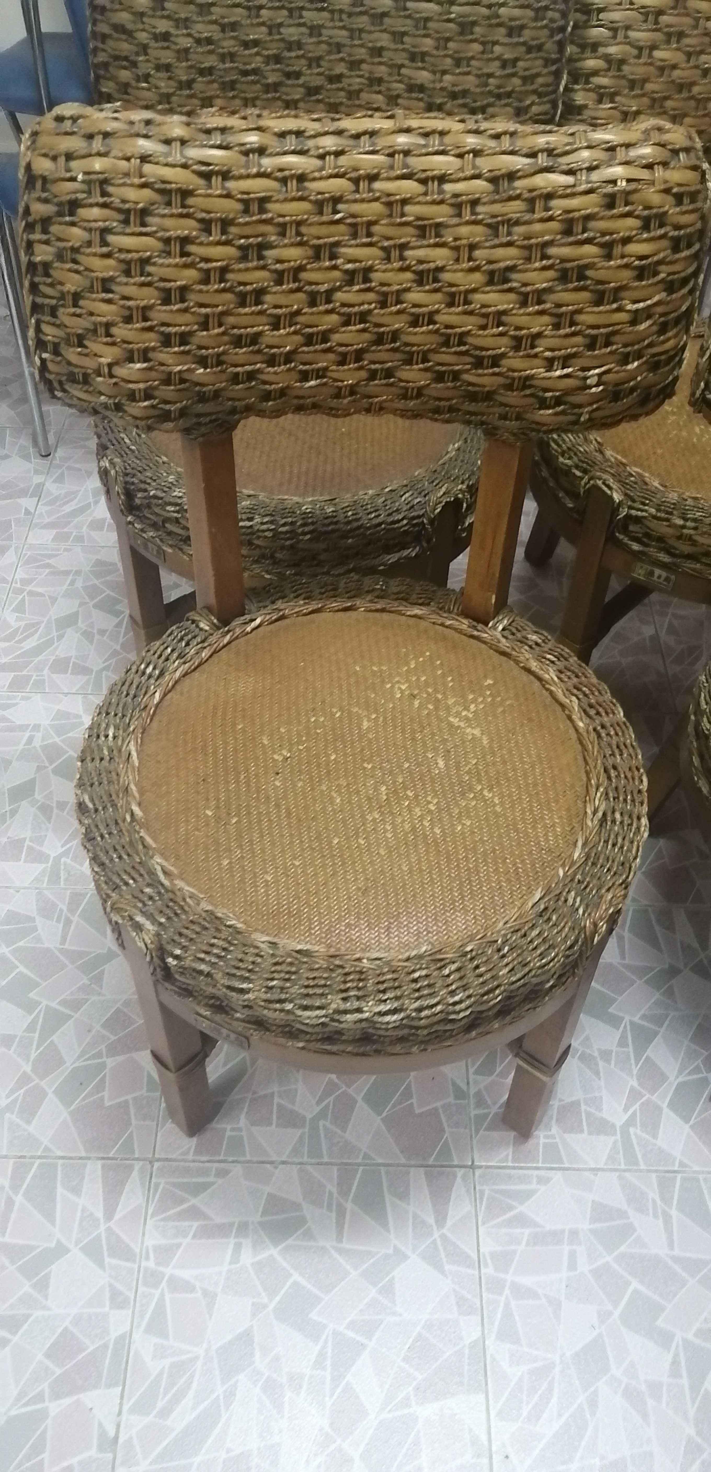 Стол и стулья из ротанга
