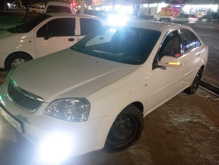 Lasetti 2012 sotiladi srochni