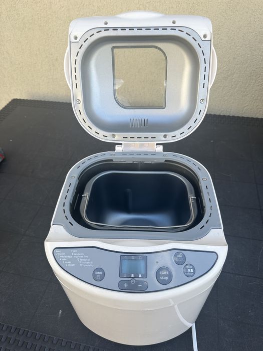 Masina de facut paine russell hobbs