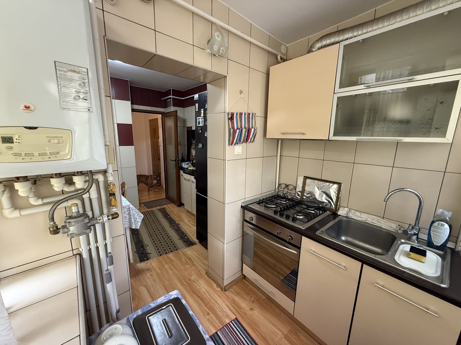 Apartament 3 camere decomandat piata centrala