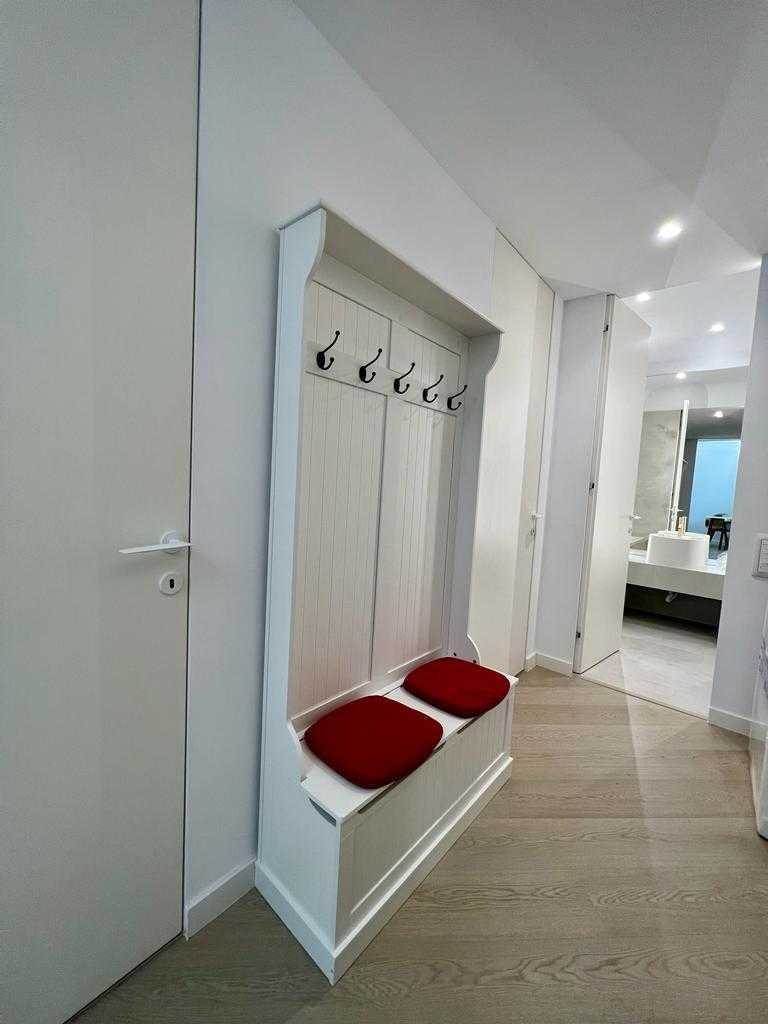 Proprietar Vând in Cortina North 2 camere scara A2 et2  mobilat utilat