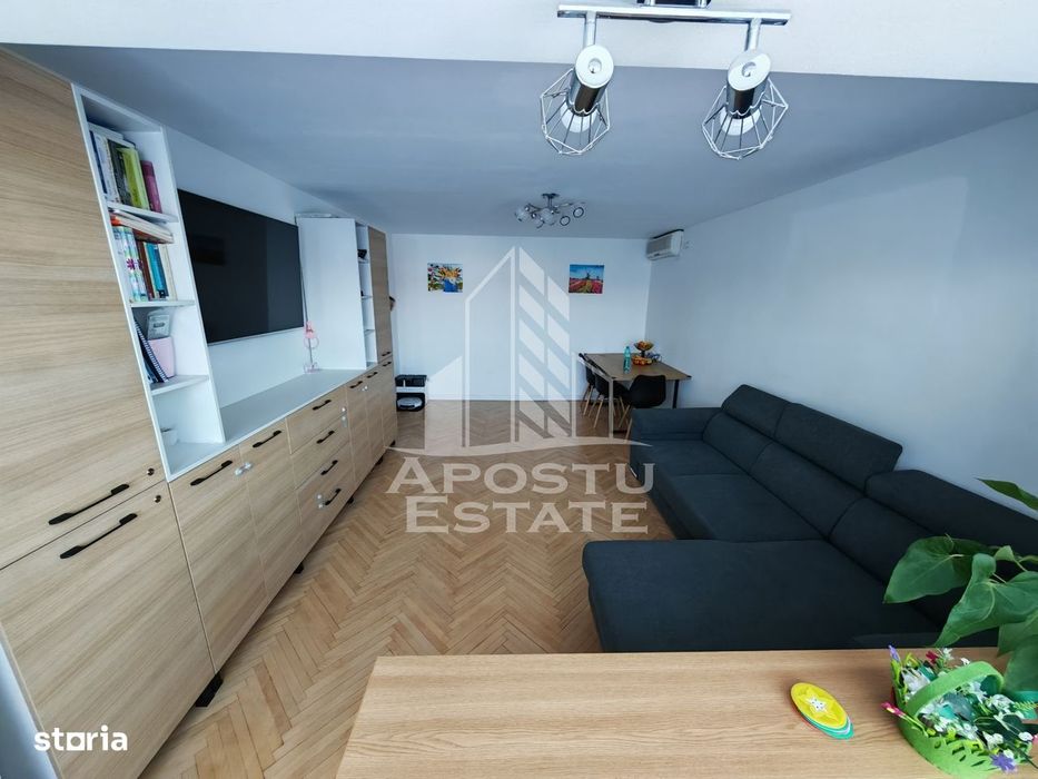 Apartament 4 camere, 2 bai, 2 balcoane,centrala proprie, etajul 2