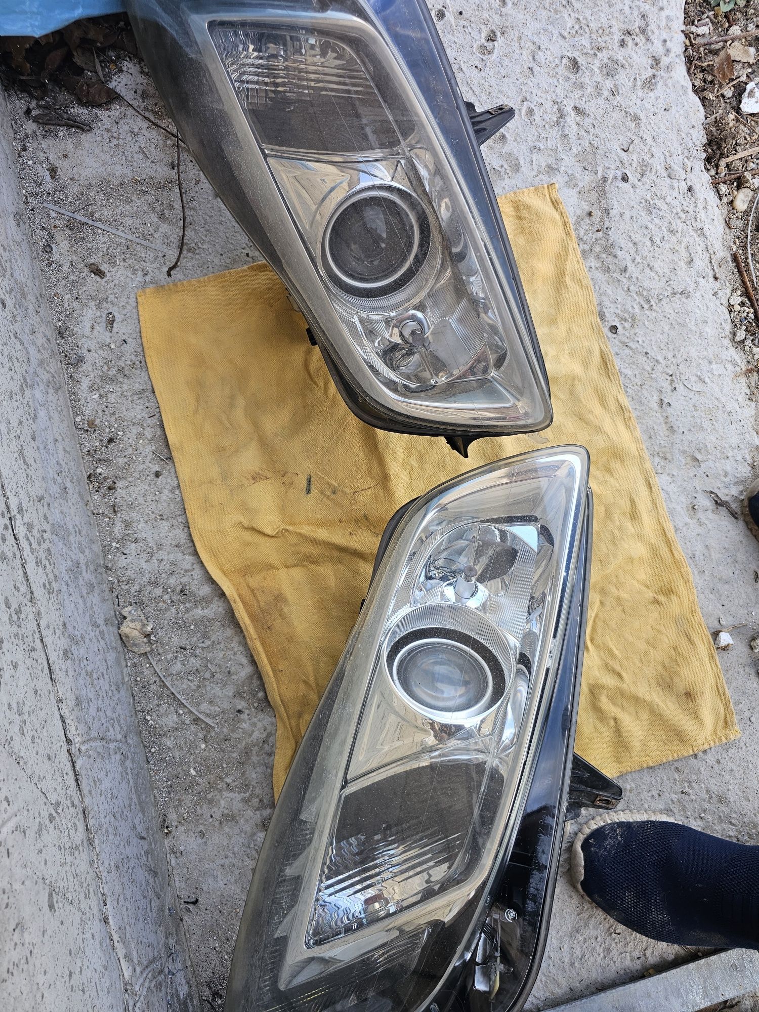 Faruri bixenon opel insignia