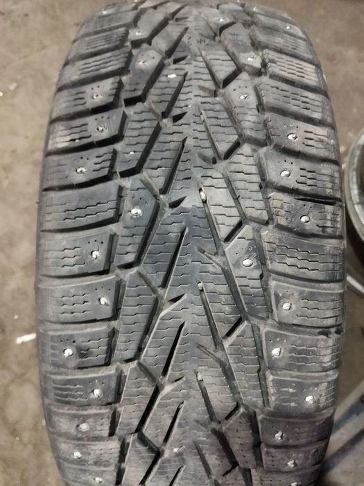 1 шина Нокиан 215/50/17 зимняя