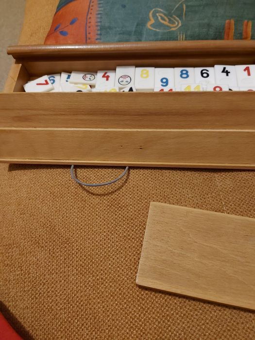 Joc remi, cutie din lemn, stare foarte buna