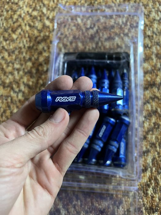 Продается Гайки на колеса шипы