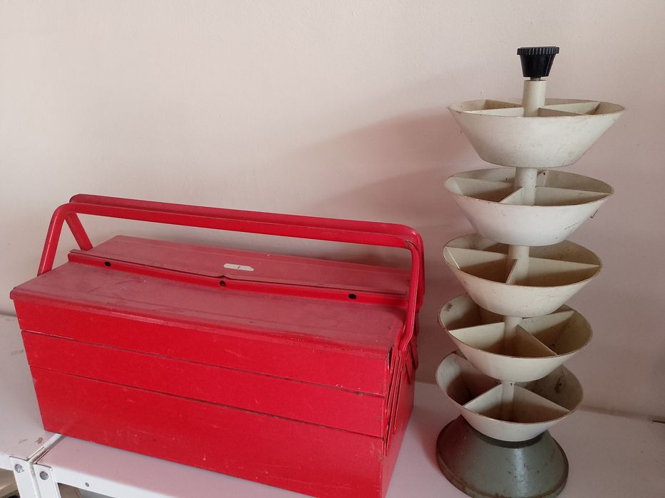 Кутия за иструменти метална , въртящ органайзер   двете 35 лв